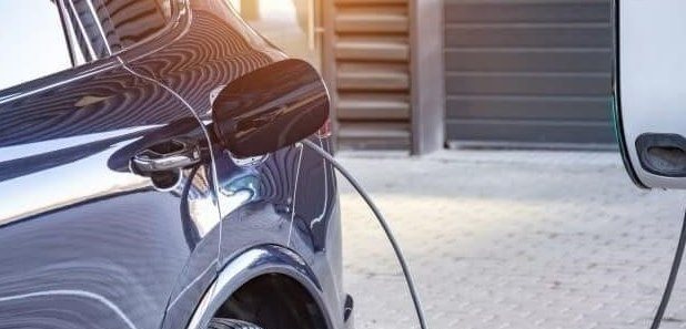 Новый закон Великобритании обяжет домашние зарядные устройства для электромобилей отключаться в часы пик