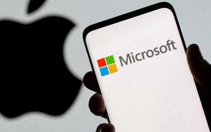 Apple на пути к тому, чтобы передать Microsoft корону самой дорогой компании в мире