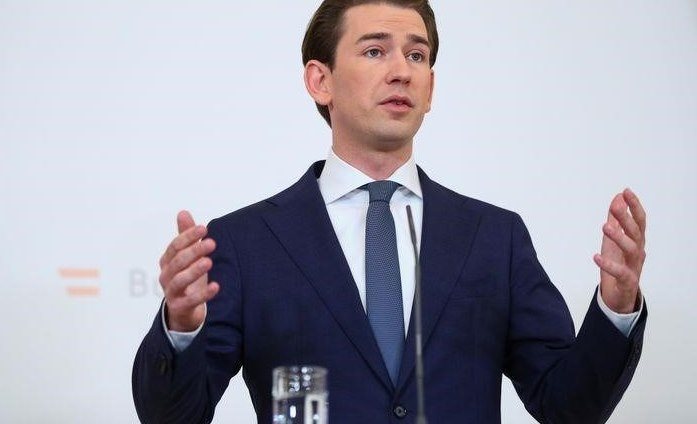 Канцлер Австрии уходит в отставку, чтобы положить конец правительственному кризису