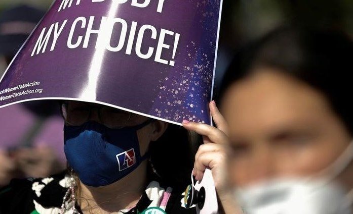 Защитники прав на аборты проведут марш по США в знак протеста против ограничительных законов