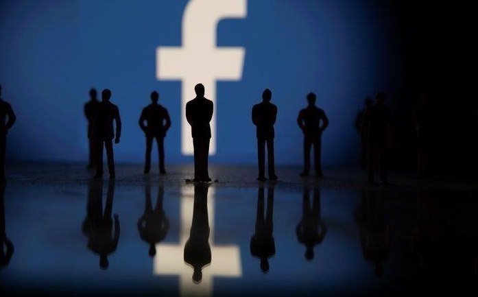 Facebook попытается отвлечь подростков от вредного контента