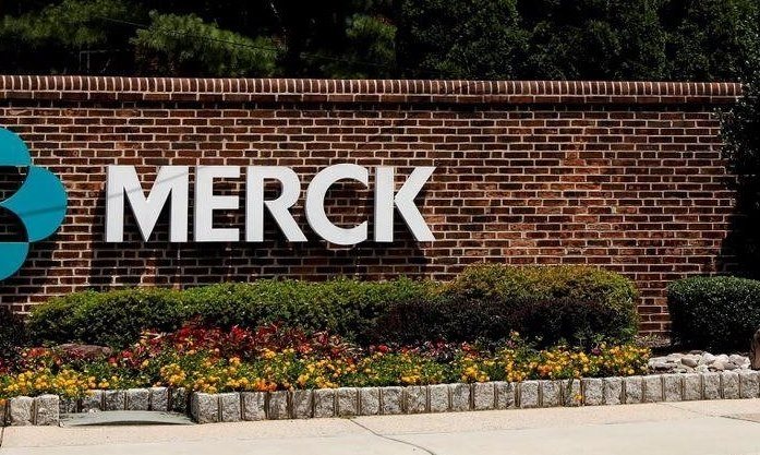 Препарат компании Merck против COVID-19 снижает риск смерти; считается "прорывом" By Reuters