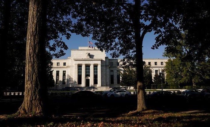 ФРС запрещает высокопоставленным чиновникам торговать акциями, ограничивает инвестиционную деятельность