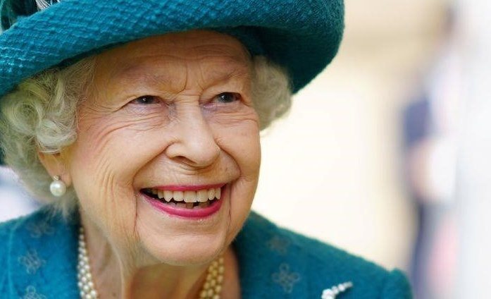 Королева Елизавета провела ночь в больнице, сообщает Букингемский дворец