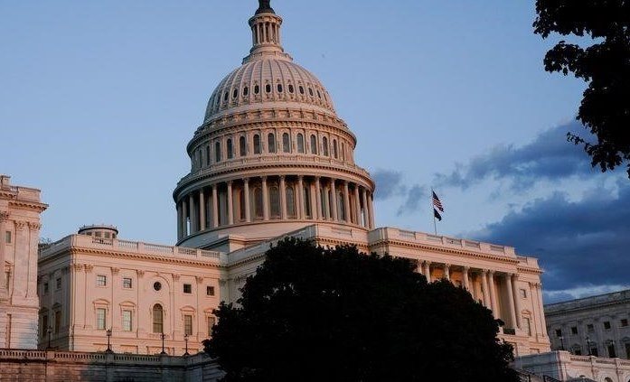 Сенат США на пути к перемирию в споре о лимите задолженности