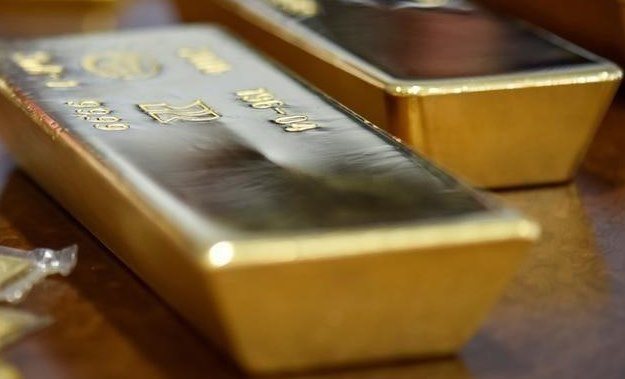 Фьючерсы на золото упали на азиатской сессии