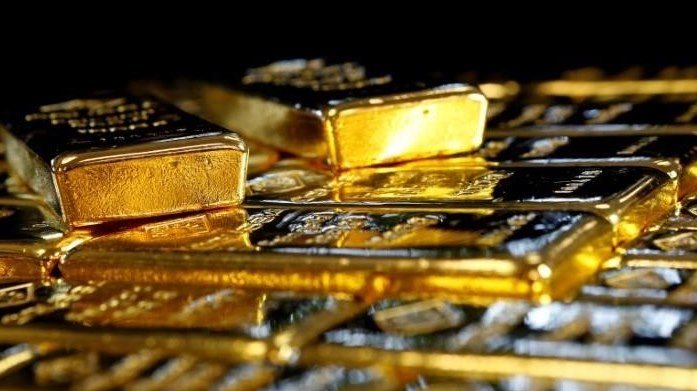 Золото падает на данных по розничным продажам и отскоке доходности облигаций США