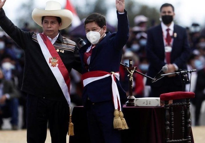 Скандальный премьер-министр Перу уходит в отставку спустя чуть более двух месяцев после вступления в должность
