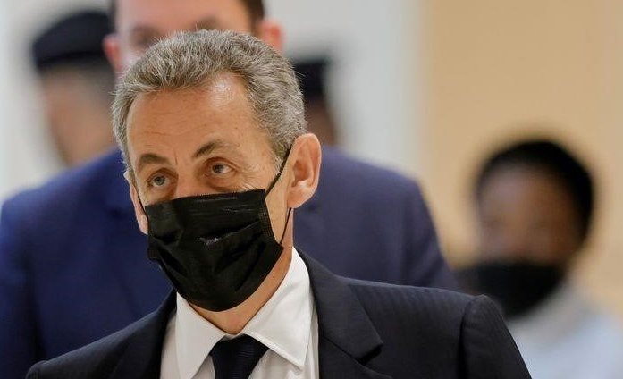 Саркози преуменьшил значение нового обвинения на мероприятии, посвященном подписанию книги