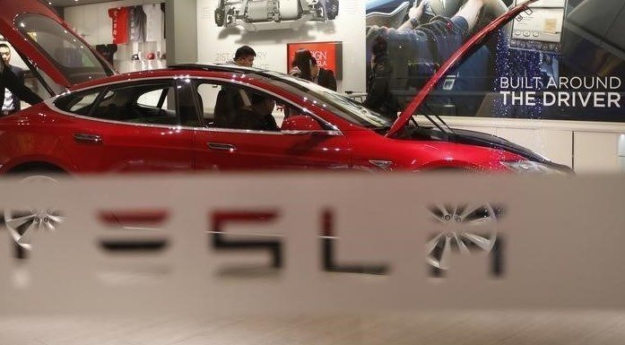 Tesla поднимается на 2%: рекордные продажи автомобилей, произведенных в Китае