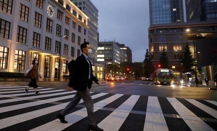 Япония запускает рекордный пакет расходов, опережая глобальную тенденцию сокращения стимулов