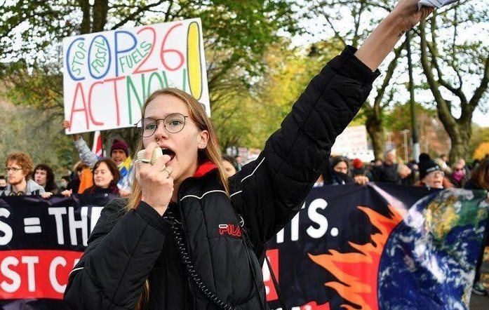 Молодые активисты занимают центральное место на переговорах по климату в Глазго