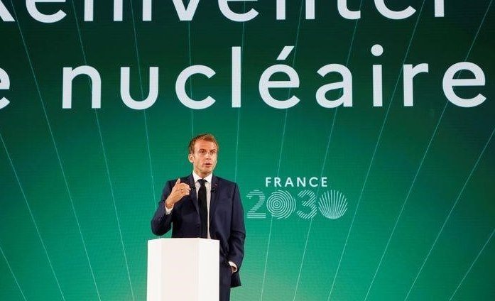 Макрон заявил, что Франция будет строить больше ядерных реакторов