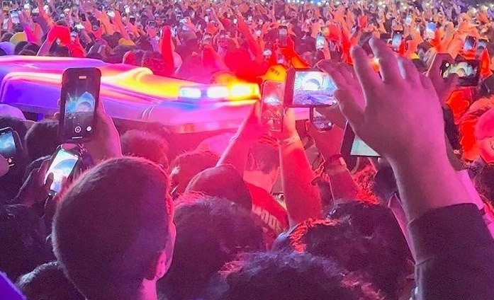 Часы обратного отсчета, толпы людей вызывают хаос на рэп-концерте в Хьюстоне