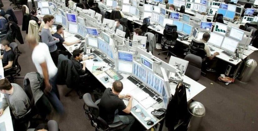Цены на нефть падают на фоне возобновившейся омикронной паники