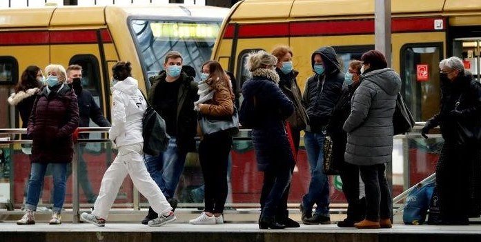 В Германии не будет экономической остановки до Рождества, говорит министр здравоохранения