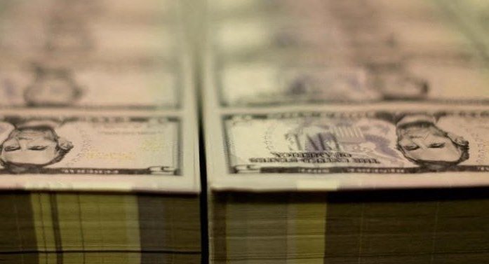 Доллар падает на фоне роста чувствительных к риску валют