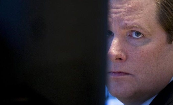 Nikkei вырос на 2 % в середине сессии на охоте за выгодными сделками
