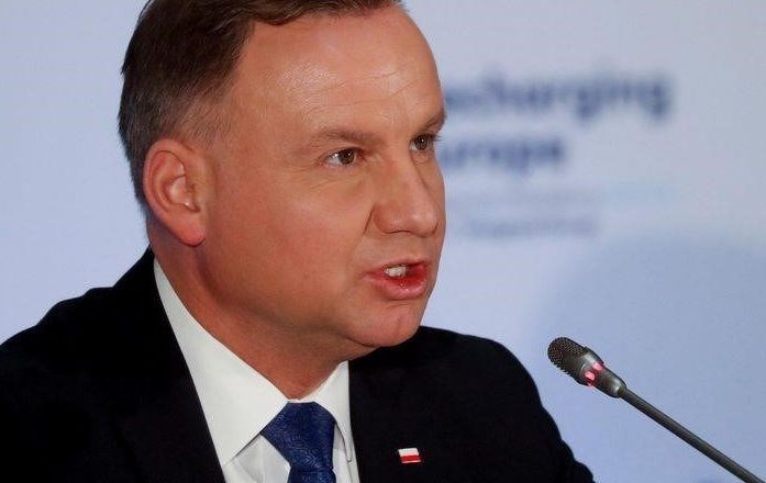 Президент Польши наложил вето на закон о СМИ, чтобы умиротворить США