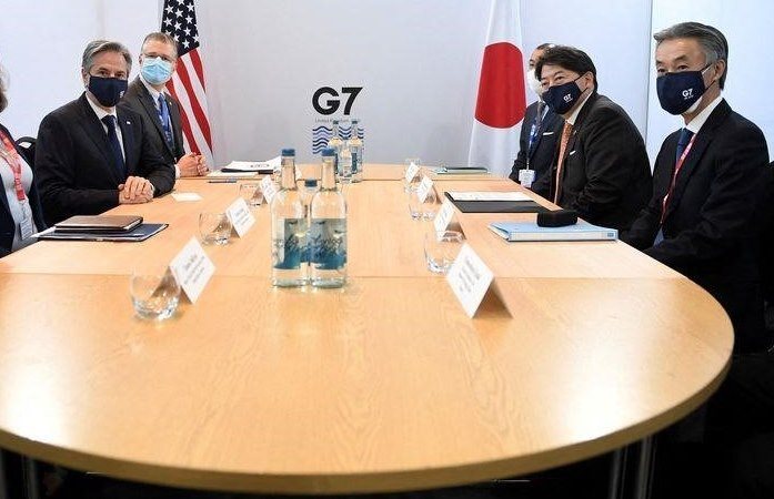 Япония и США договорились укреплять альянс в более жестких условиях безопасности