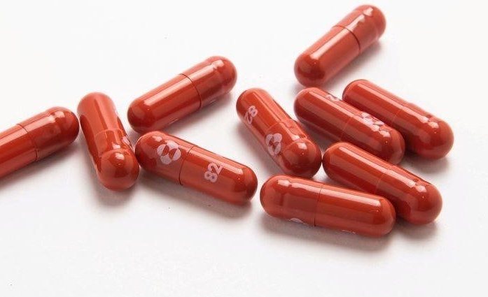 Merck и Pfizer: таблетки Covid одобрены, но акции в минусе