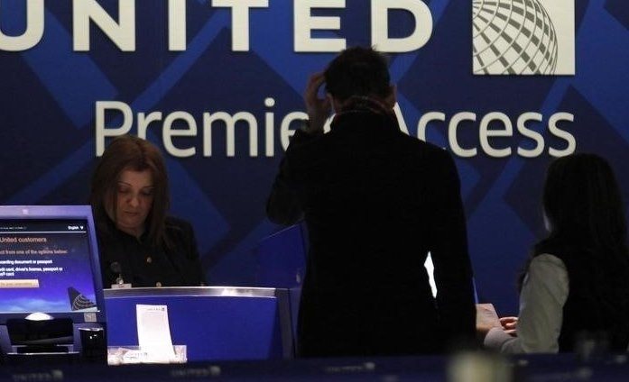 Омикрон саботирует Рождество: United и Delta отменили рейсы в канун Рождества