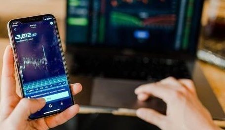 Перед открытием: американские фьючерсы выросли; сырая нефть выросла на 2%.