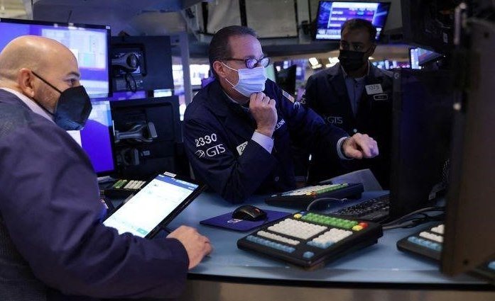 S&P 500 достигает рекордного максимума на хороших данных о розничных продажах