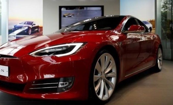 Tesla в минусе: продажа акций Маска еще не закончена; осталось 5 миллионов долларов