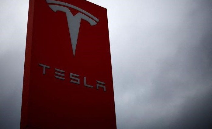Tesla отзывает почти полмиллиона автомобилей из-за проблем с безопасностью