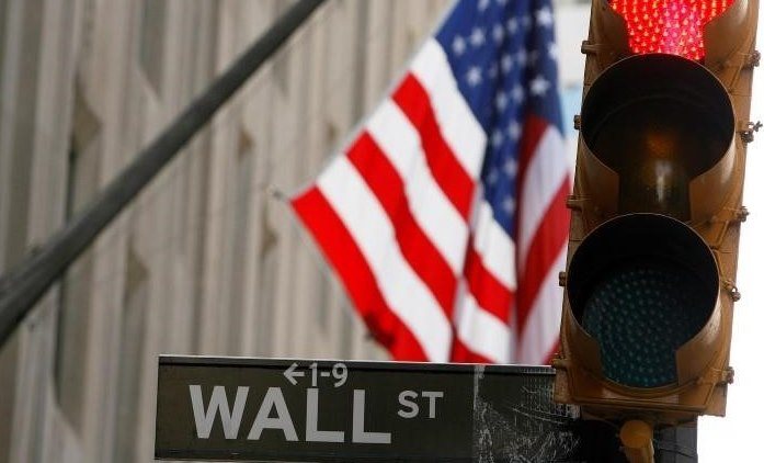 Уолл-стрит растет, несмотря на смешанные данные; Dow вырос на 230 пунктов