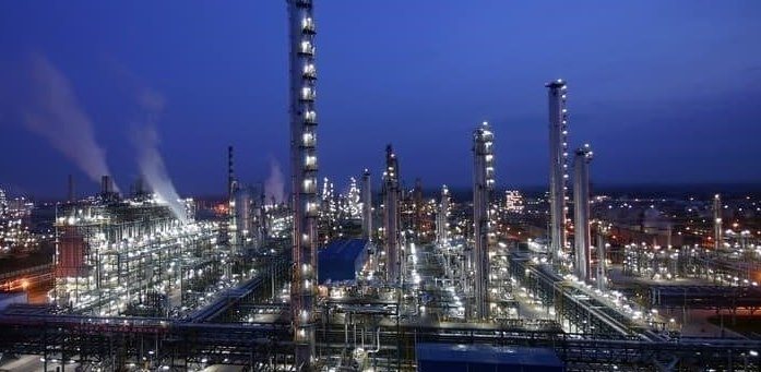 Цены на нефть растут, несмотря на большие запасы бензина