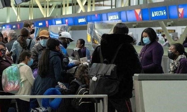 Сбои, связанные с омикроном, вызывают более 4000 отмен рейсов в начале 2022 года