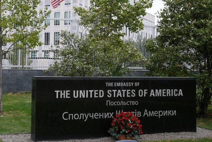 США приказали членам семей сотрудников своего посольства покинуть посольство в Украине