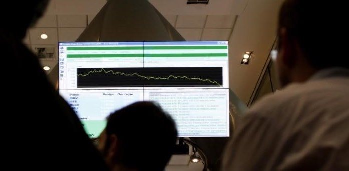 Бразильские индексы закрываются с понижением; Bovespa падает на 2,50%.