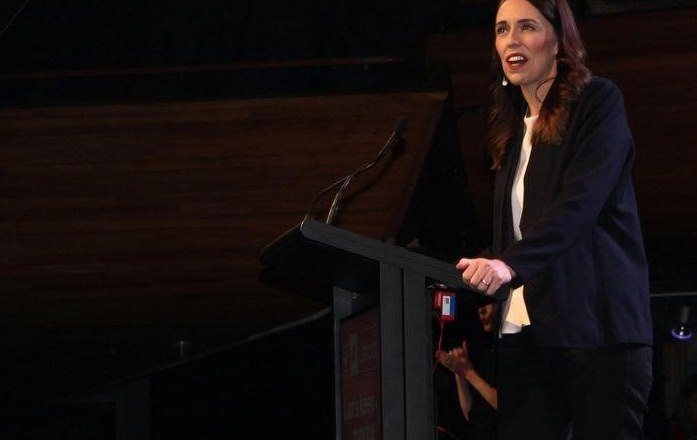 Премьер-министр Новой Зеландии отменил свадьбу на фоне новых ограничений на омикрон