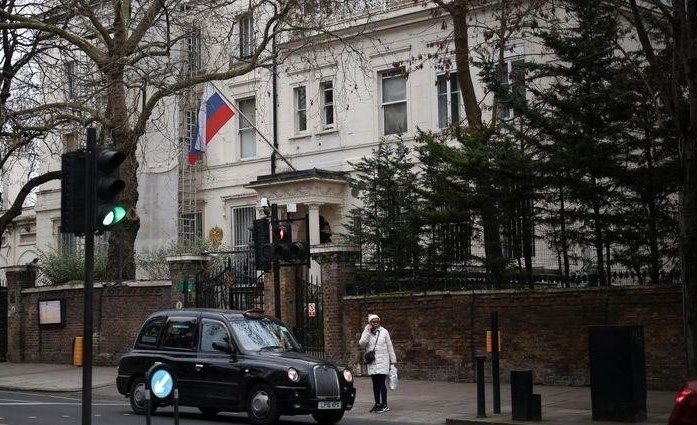 Великобритания предупреждает, что Россия столкнется с жесткими санкциями, если установит "марионеточный режим" в Украине