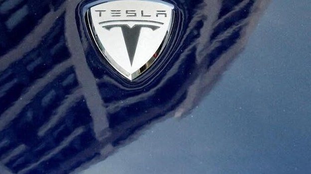 Tesla преодолевает проблемы с цепочкой поставок и сообщает о рекордных поставках в 4 квартале