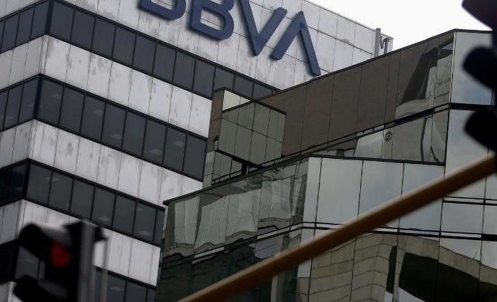 BBVA заработала 4 653 млн в 2021 году, на 256% больше, после списаний и продажи США.