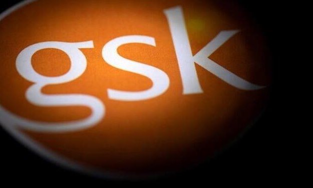 GSK прогнозирует рост продаж в 2022 году после высоких доходов от лечения COVID