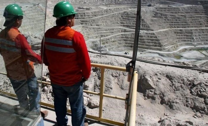 Профсоюз медного рудника Escondida компании BHP в Чили угрожает протестами из-за нарушений контракта: письмо
