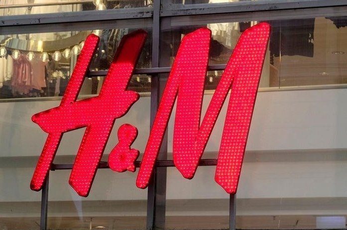 Продажи H&M растут, но акции падают на опасениях последствий войны