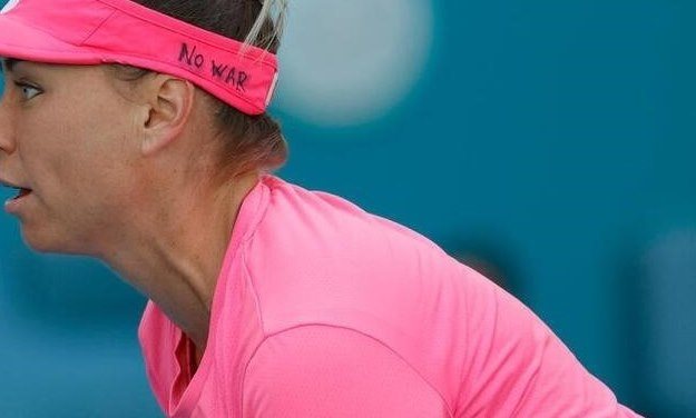 "Нет войне": российская теннисистка Вера Звонарева посылает сигнал на Miami Open