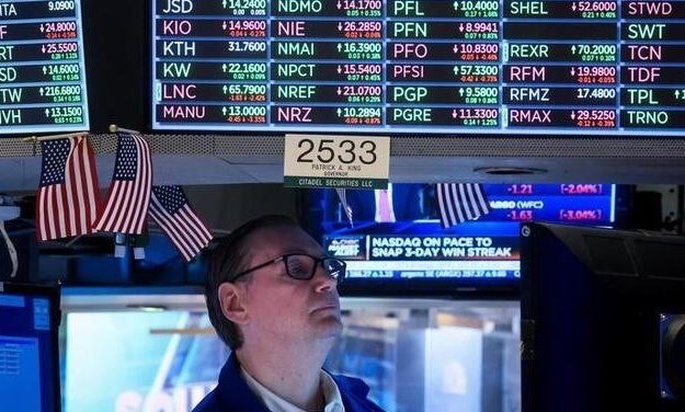 Wall St. закрывается резко выше, так как глава ФРС ослабил опасения