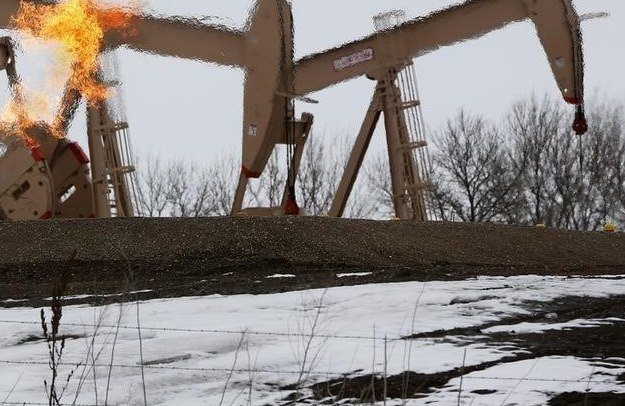 Нефть растет; восстанавливается после объявления МЭА о резервах