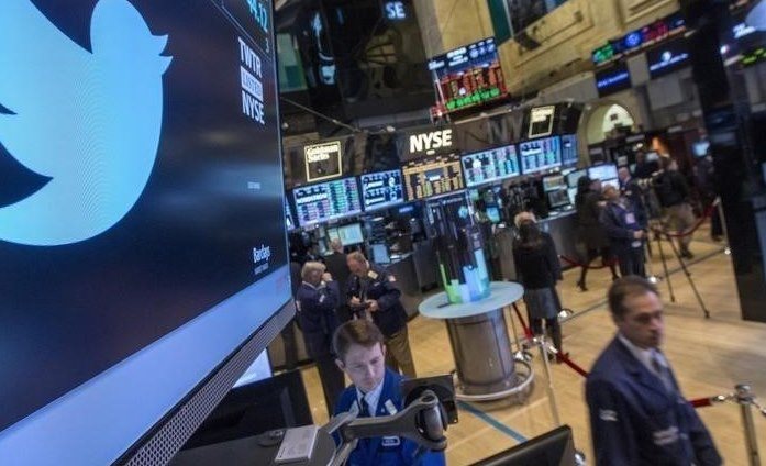 Элон Маск приобретает 9,2% акций Twitter, и акции взлетают на 25%.