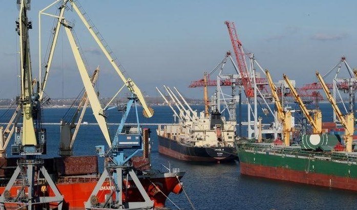 Плавучие мины в Черном море угрожают торговле зерном и нефтью, говорят чиновники