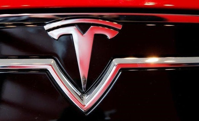 Tesla демонстрирует рекордные поставки автомобилей в первом квартале, но производство падает из-за Китая